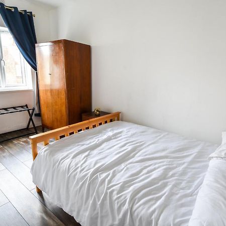 Great Spacious 2 Bedroom Flat เฮนดอน ภายนอก รูปภาพ