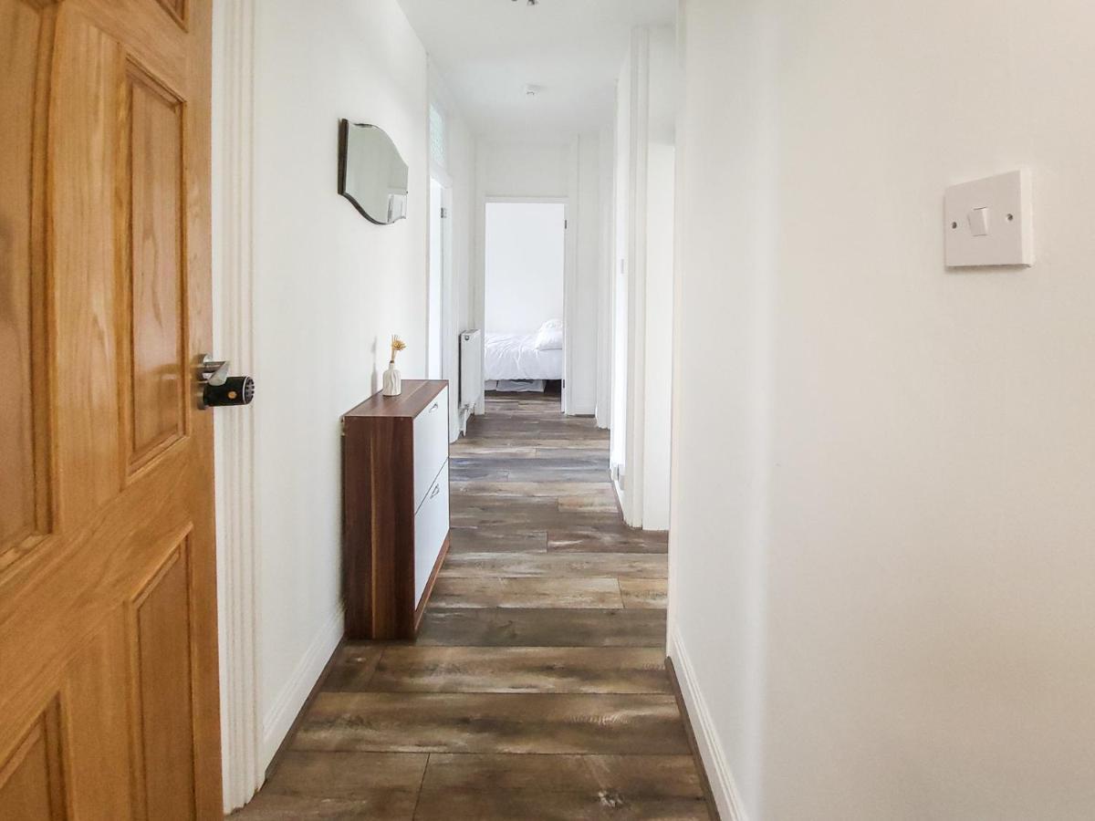 Great Spacious 2 Bedroom Flat เฮนดอน ภายนอก รูปภาพ