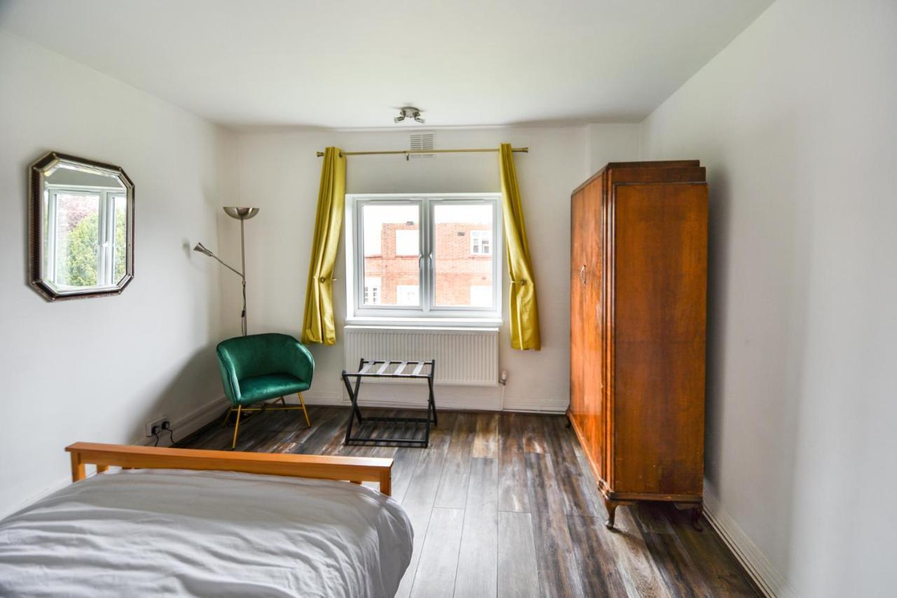 Great Spacious 2 Bedroom Flat เฮนดอน ภายนอก รูปภาพ